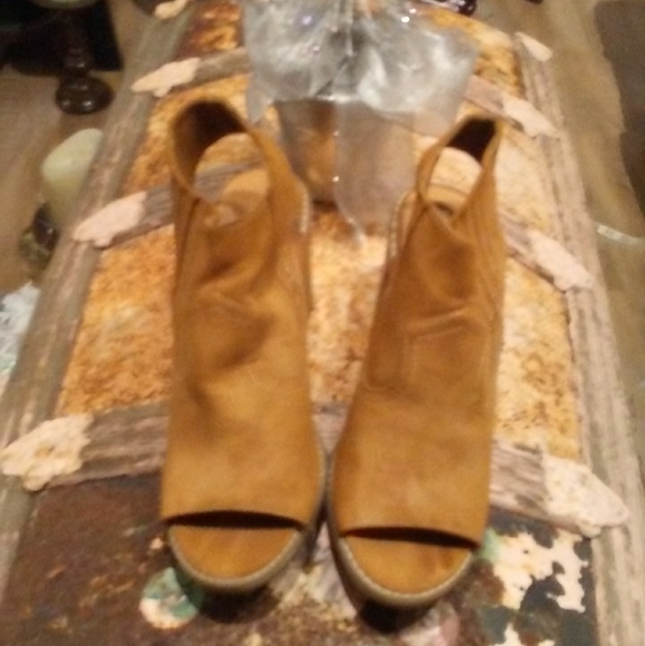 Bootie - Picture 2 of 4